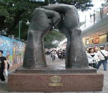 Estatua de Rotary Club en Hong Kong.JPG