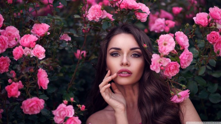 girl_and_flowers_2-wallpaper-1366x768.jpg