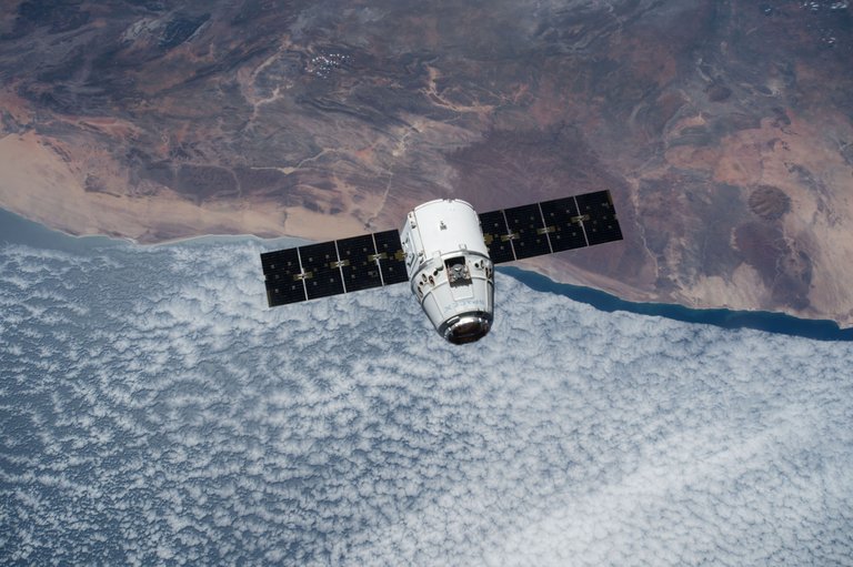 Dragon Capsule seen from ISS.jpg