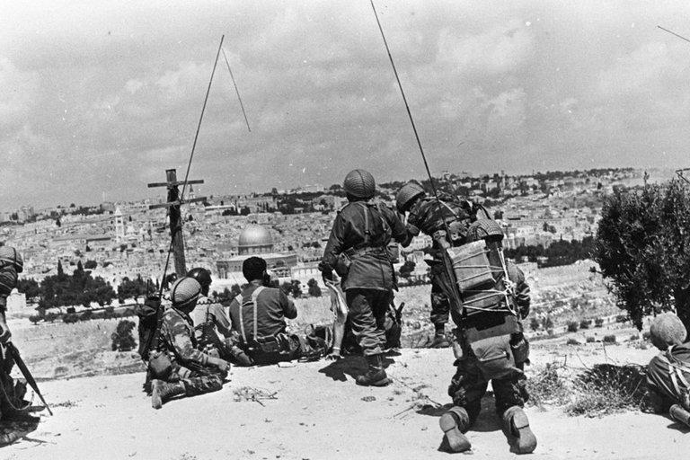 observing al-Aqsa.jpg