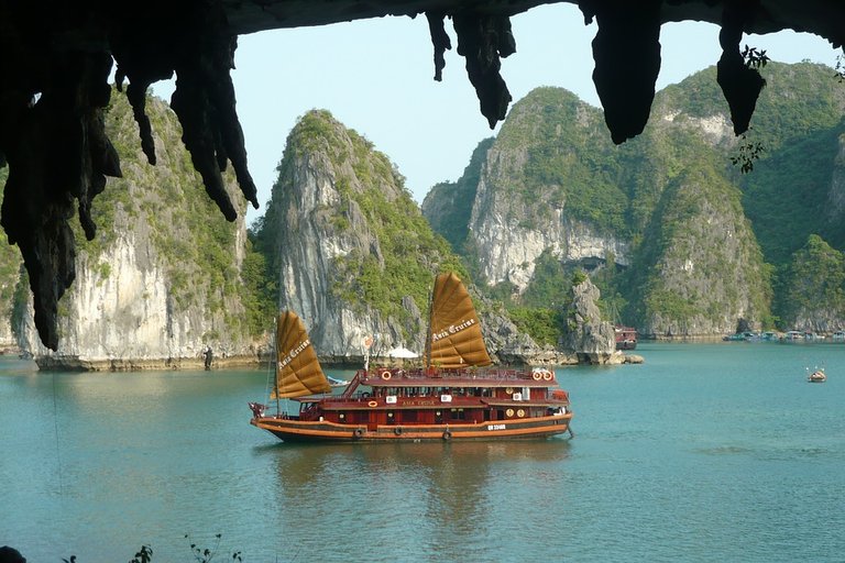 halong-bay_steemit.jpg