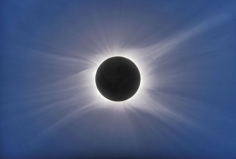 Totality2010-S&T-DennisDiCicco.jpg