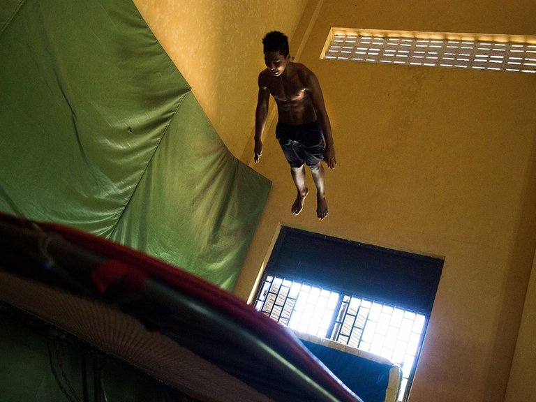 theres-a-trampoline-room-with-a-20-foot-ceiling.jpg