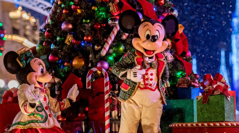 Things-to-Do-for-Christmas-with-Kids-at-Disney-World-9804e86fd30546d78cac06a1bf0279fd.JPG