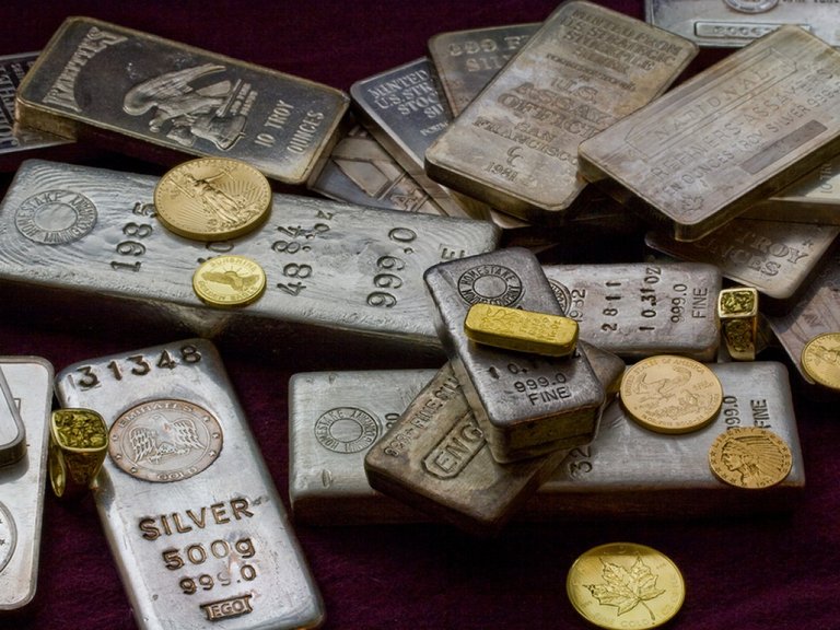 Gold-and-Silver-Bullion-39778255.jpg