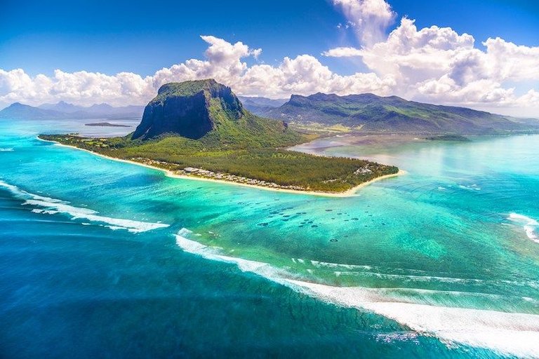 le-mourne-peninsula-mauritius-cntraveller-8march16-pr_b.jpg