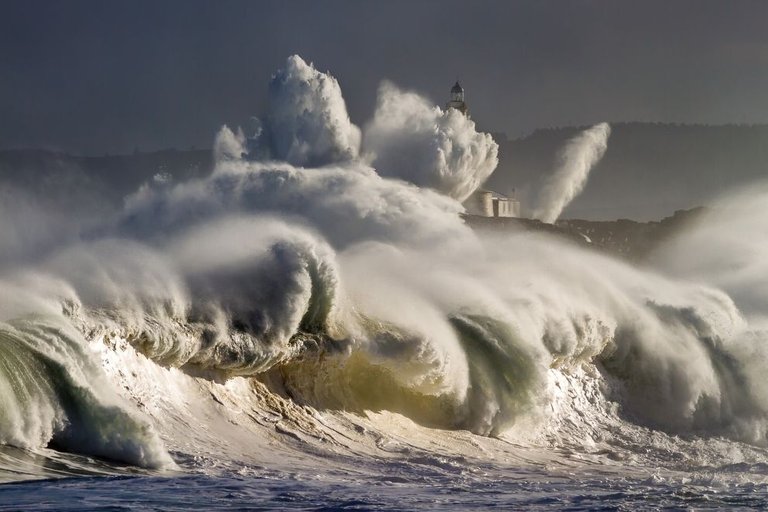 spain-wave-storm_91070_990x742.jpg