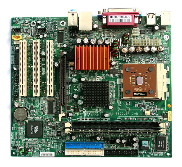 800px-MicroATX_Motherboard_with_AMD_Athlon_Processor_2_Digon3.jpg