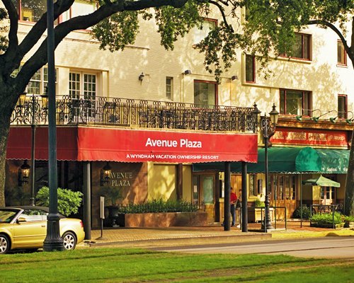 Avenue Plaza.JPG