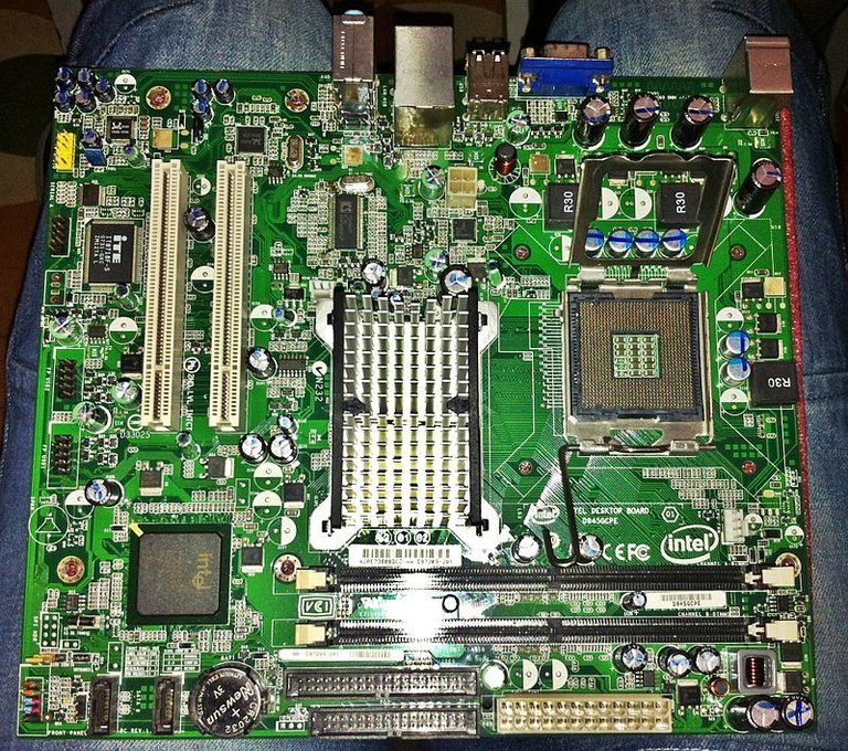 Intel_D945GCPE_Board.JPG