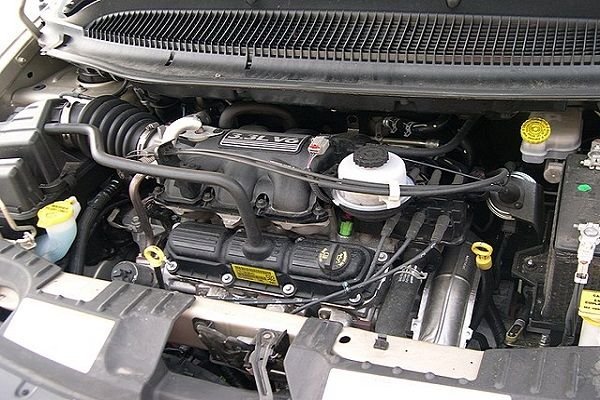640px-2005_Chrysler_Town_and_Country_LX_3.3_engine.JPG