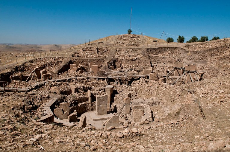 1200px-Göbekli_Tepe,_Urfa.jpg