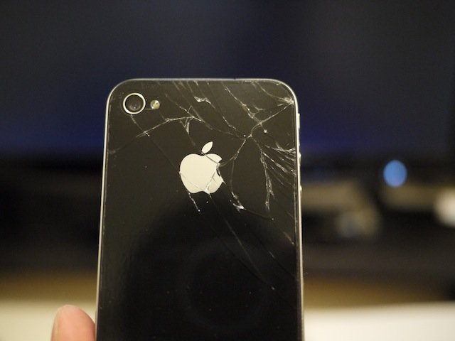 iphone4_glass_panel_broken.jpg