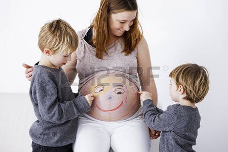 80659323-children-drawing-on-pregnant-mother.jpg