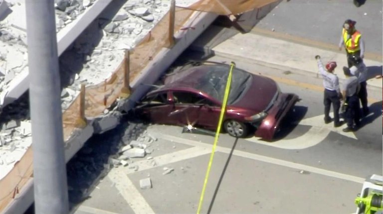 Ponte em cima de um carro.jpg