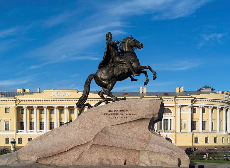 800px-The_Bronze_Horseman_(St._Petersburg,_Russia).jpg