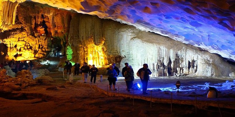 Sung-Sot-Cave-in-Halong-Bay-1.jpg