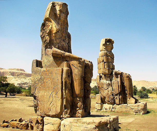 colossi-of-memnon-luxor-egypt-picture-id637190652.jpg