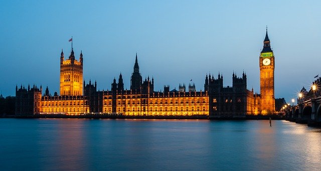 houses-of-parliament-1055056_640.jpg