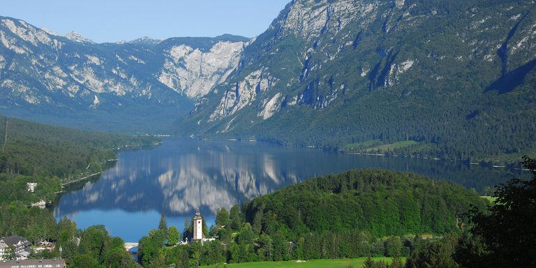 04-Lake-Bohinj_Alpine-lakes_Shutterstock1.jpg