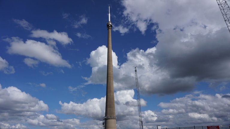 Photography Emley Moor mast.JPG