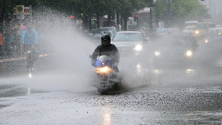 starker-regen-in-berlin-100-1920x1080.jpg