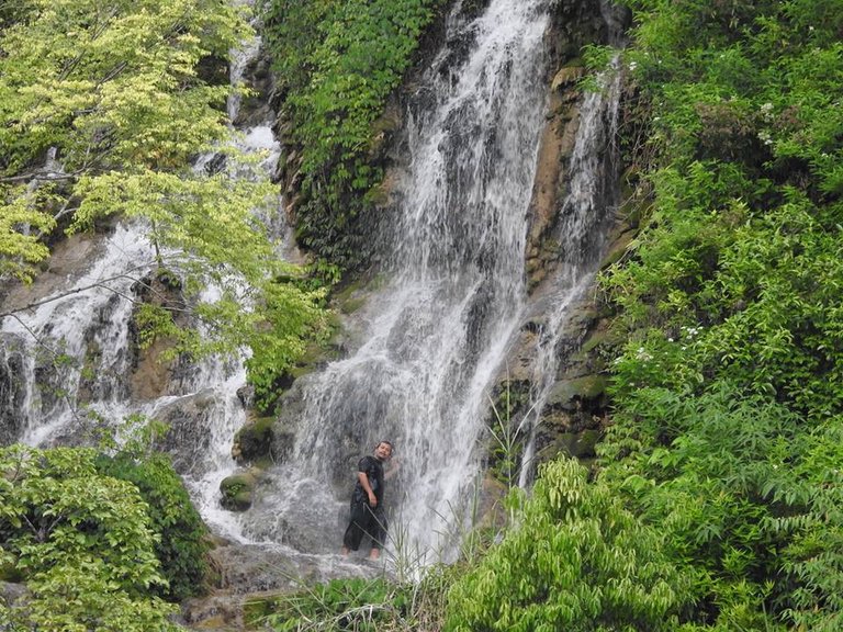 Air Terjun Kolam Biru Rerebe 3.jpg