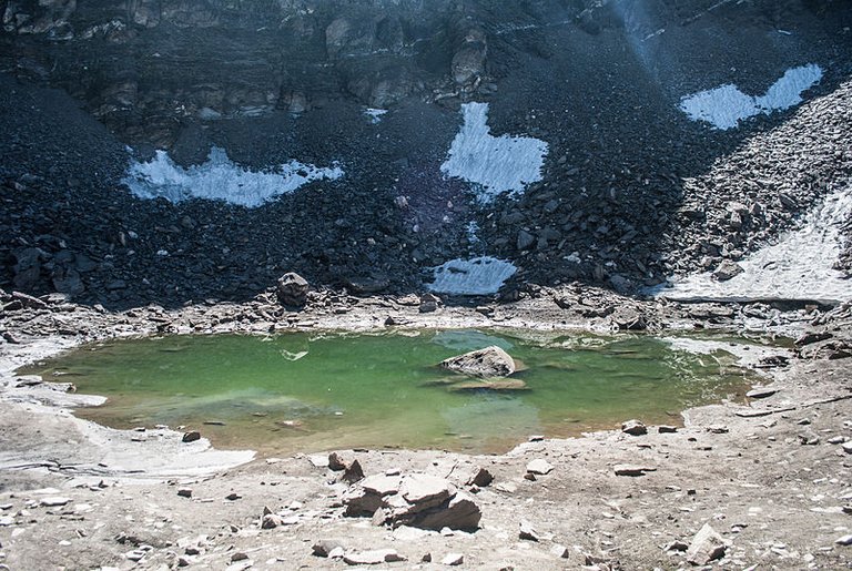 Roopkund_Lake.jpg