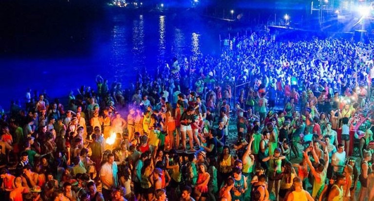 Rave-party-Goa.jpg