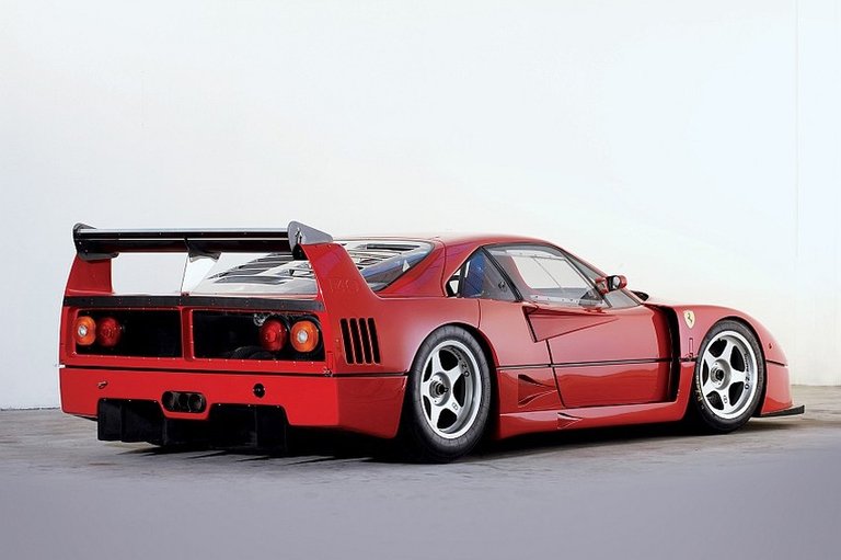 Spotlight-Ferrari-F40-LM31.jpg