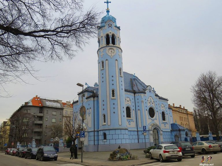 The-Church-of-St.-Elisabeth-Kostol-svätej-Alžbety-nicknamed-The-Blue-Church-Modrý-kostolík-Bratislava.jpg