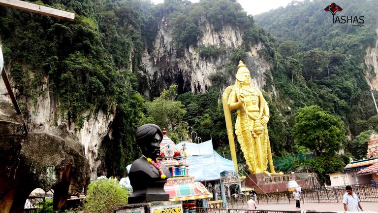 Statue at Batu Cave.jpg