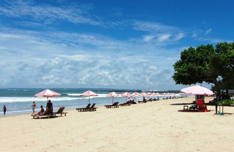 pantai kuta.jpg