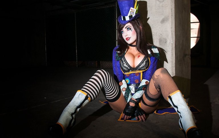 Mad-Moxxi-Cosplay-by-Jessica-Nigri-jessica-nigri-37674274-1280-808.jpg