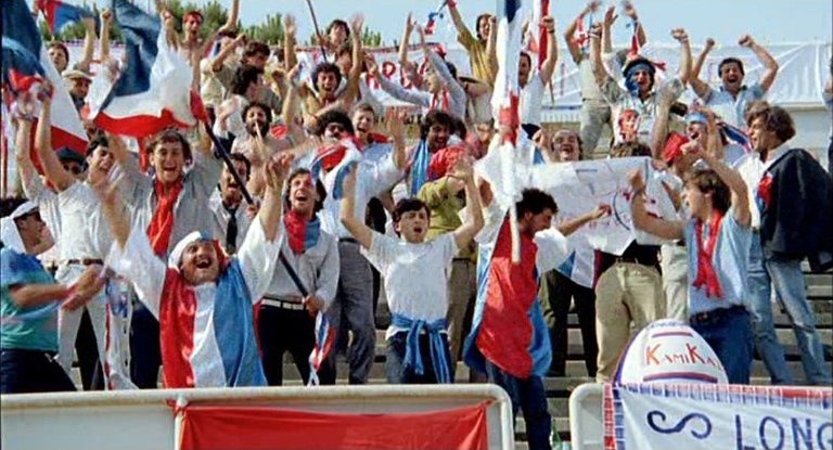 L'allenatore_nel_pallone_-_Tifosi_in_festa.jpg