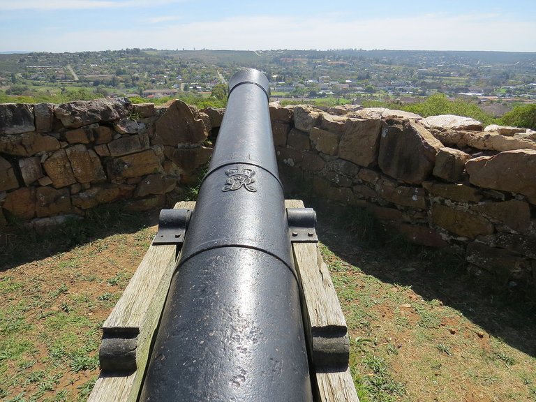 Cannon_at_Fort_Selwyn_Grahamstown.JPG