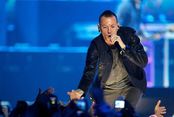 170720-chester-bennington-se-252p_2a564a33db910b7c0c091d3a1c0a6c21.nbcnews-ux-600-480.jpg