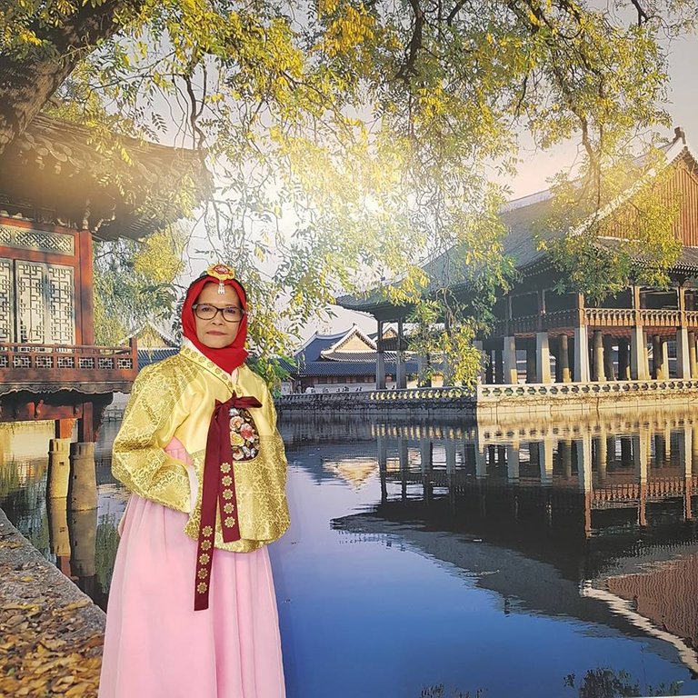 Enin Korea hanbok.jpg