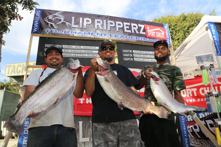 1 abig 02 Ronnie Jaime Placentia. Lip RipperZ Hatchery Dust. 12.11 lbs Ben Hinojosa Corona Lip RipperZ Ripper Rat 11.13lb. Darius Westfield Palmdale Lip RipperZ Love Sauce 11lbs.9.JPG