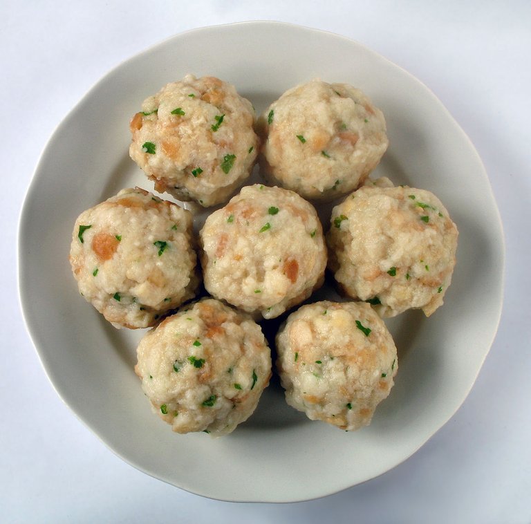 1200px-Semmelknödel.jpg