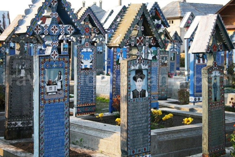 Travelling-in-Romania-The-Merry-Cemetery.jpg