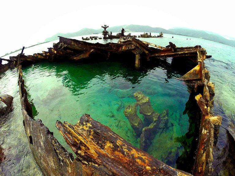 Barco hundido en Isla Larga (foto tomada de la web).jpg