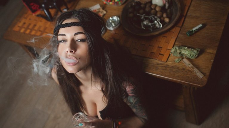 weed-girl-desktop-background-1024x576.jpg