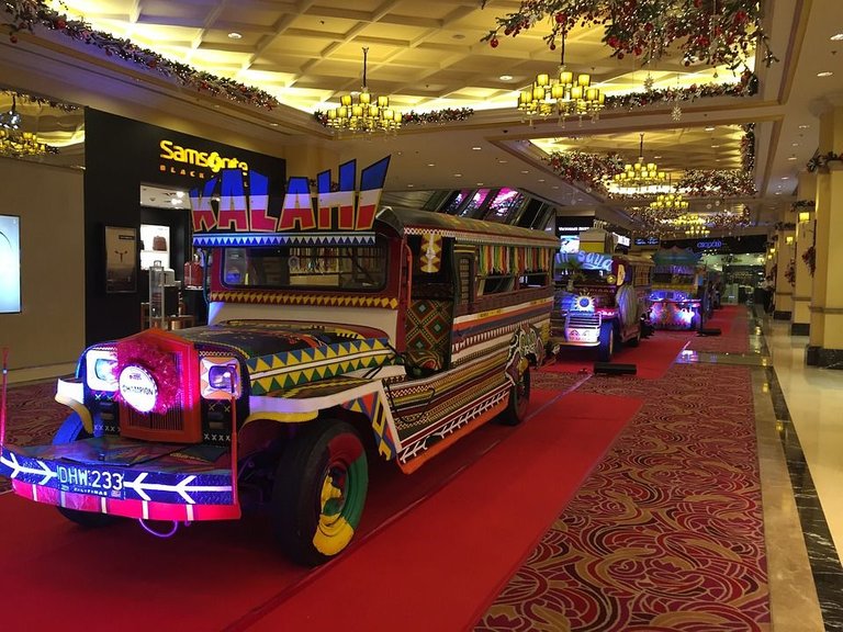 jeepney-2391249_960_720.jpg