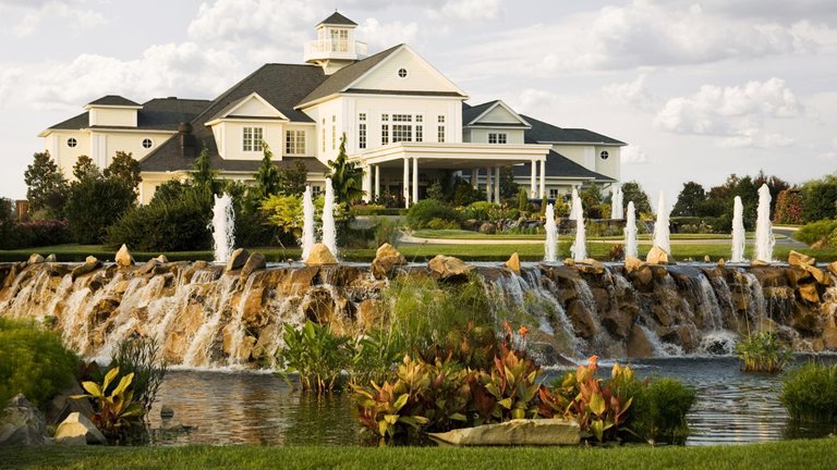 Baywood Greens Clubhouse Front_0.jpg