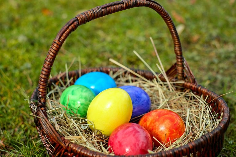 easter-eggs-2093315_960_720.jpg