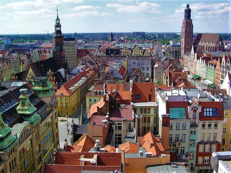 Wrocław,_widok_na_rynek_z_Mostku_Czarownic.jpg