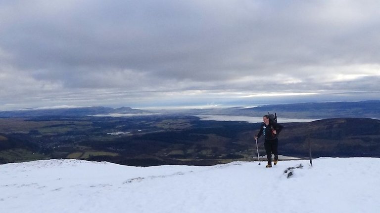 37 John taking a rest with Grangemouth and Dumyat in bground.jpg