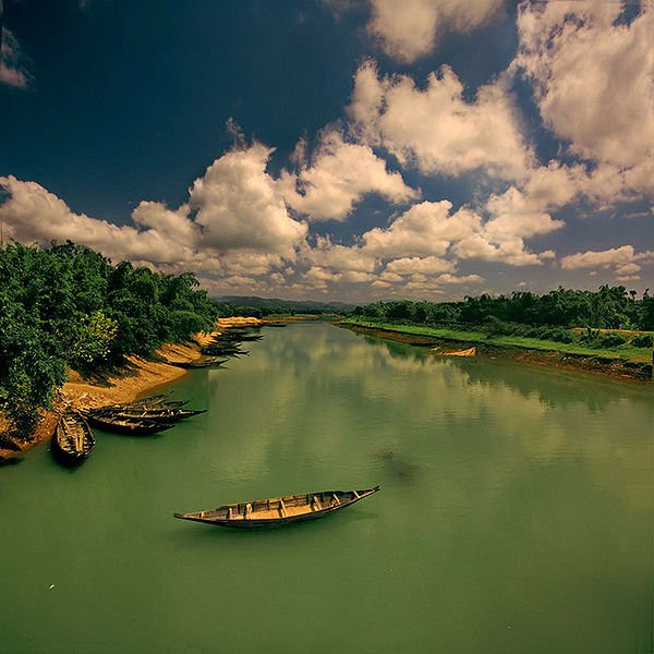 600px-Boat_in_river,_Bangladesh.jpg