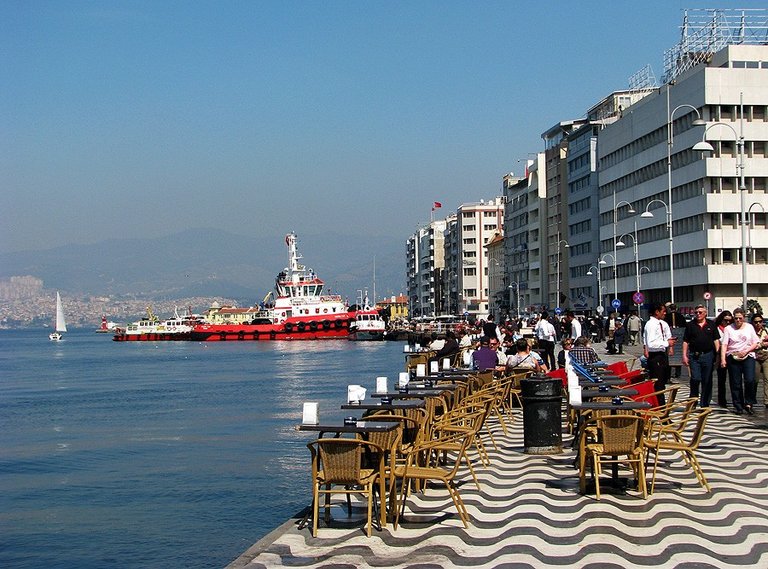 Izmir-Kordon-Boyu-gezilecek-yerleri-cafe-ve-restoranlar-nasil-gidilir-ulasim.jpg